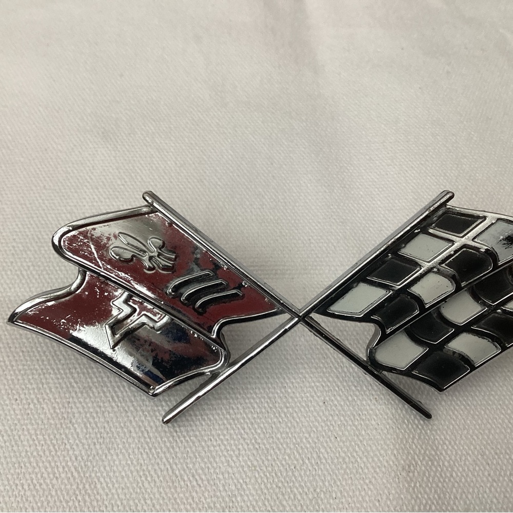 Corvette 1970 Vintage Front Nose Flag, Emblem.Original. Pre-owned.3912706